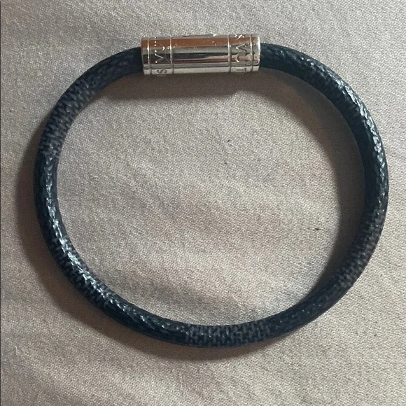 Louis Vuitton “Keep it” Bracelet - Picture 1 of 5